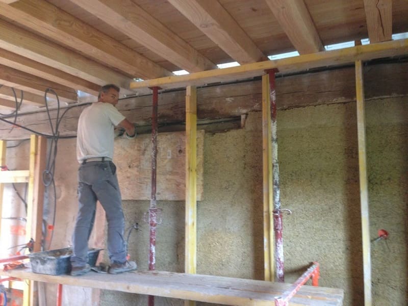 Pose de plaques d'OSB sur le chanvre